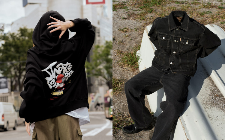 アパレル事業で展開しているブランドの服を着た人物が街中でポーズをとる様子（左）と、無人の状態でベンチに配置されている様子（右）