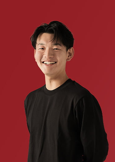 笑顔の男性社員のポートレート写真