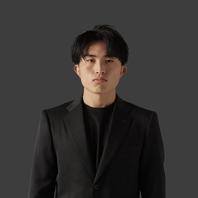 真剣な表情の男性社員のポートレート写真