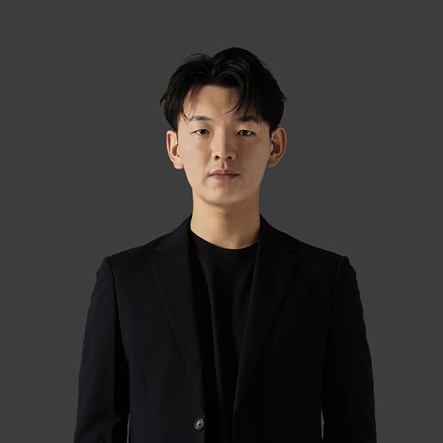 真剣な表情の男性社員のポートレート写真